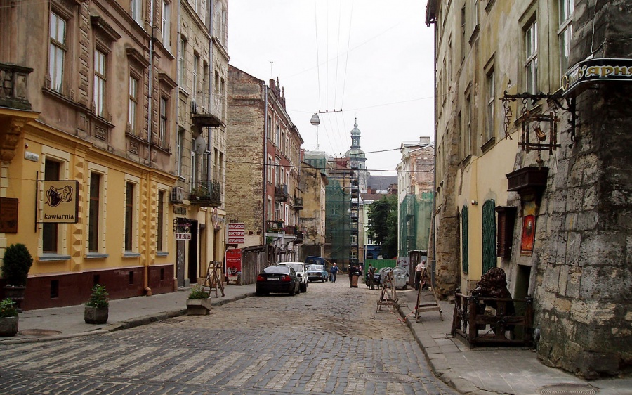 Старую Еврейскую улицу Львова открыли для пешеходов